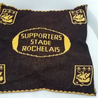 Le coussin de Christophe, hérité de sa grand-mère !