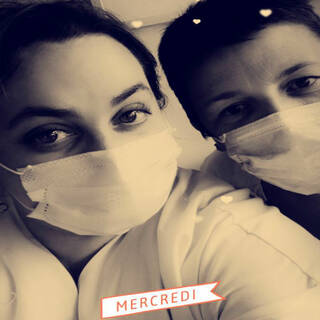 Coralie et Joanna - Agents hospitaliers à l'hôpital de St Louis à La Rochelle - "Restez chez vous s'il vous plaît"