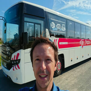 Romain - Conducteur de cars - "Bon courage à tous ceux qui exercent leurs métiers dans des endroits confinés, comme moi ! Prenez bien soin de vous et surtout pendant vos jours de repos.... RESTEZ CHEZ VOUS !!!"