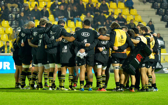 CASTRES : Le groupe !