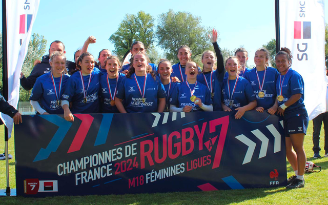 Deux joueuses U18 Filles Championnes de France Sevens !