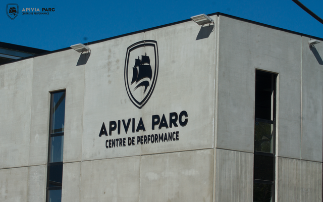 Installation des joueurs à l'Apivia Parc