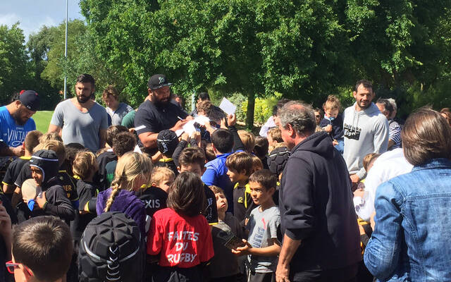 Les Pros amènent le goûter à l'Ecole de Rugby ! 