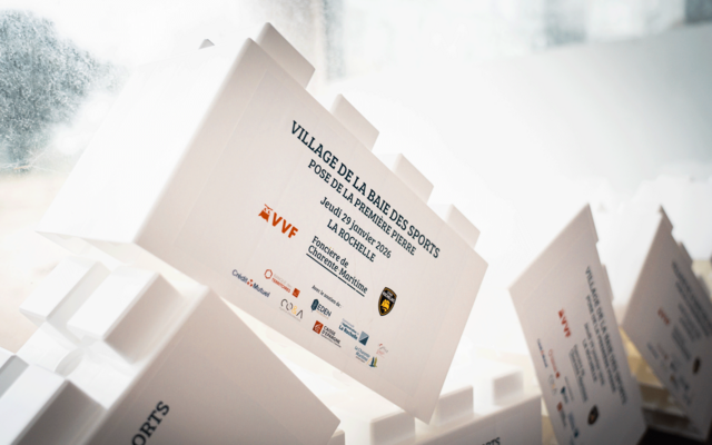 Pose de la première pierre du Village de la Baie des Sports