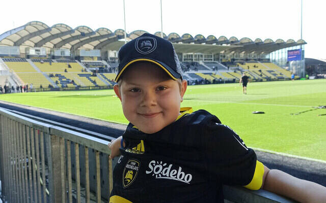 Un jeune supporter du Club en attente d'une greffe