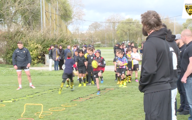 Visite des joueurs à la Plaine des Jeux