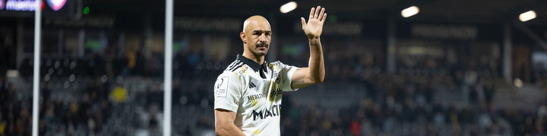 Les maillots de trois matches mis aux enchères !