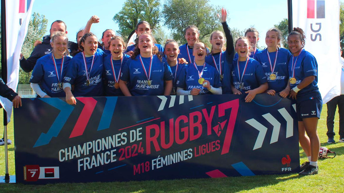 Deux joueuses U18 Filles Championnes de France Sevens !