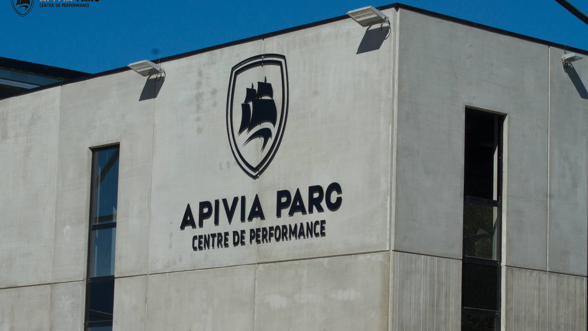 Installation des joueurs à l'Apivia Parc