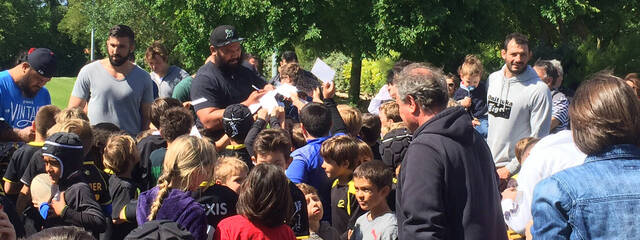Les Pros amènent le goûter à l'Ecole de Rugby ! 
